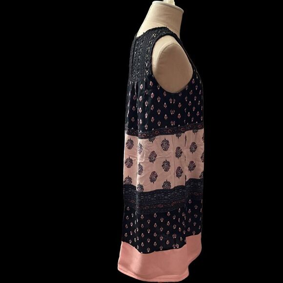 No tags in this cute dress. (Priced Accordingly). It’s a size S and so very Awes - Picture 4 of 6